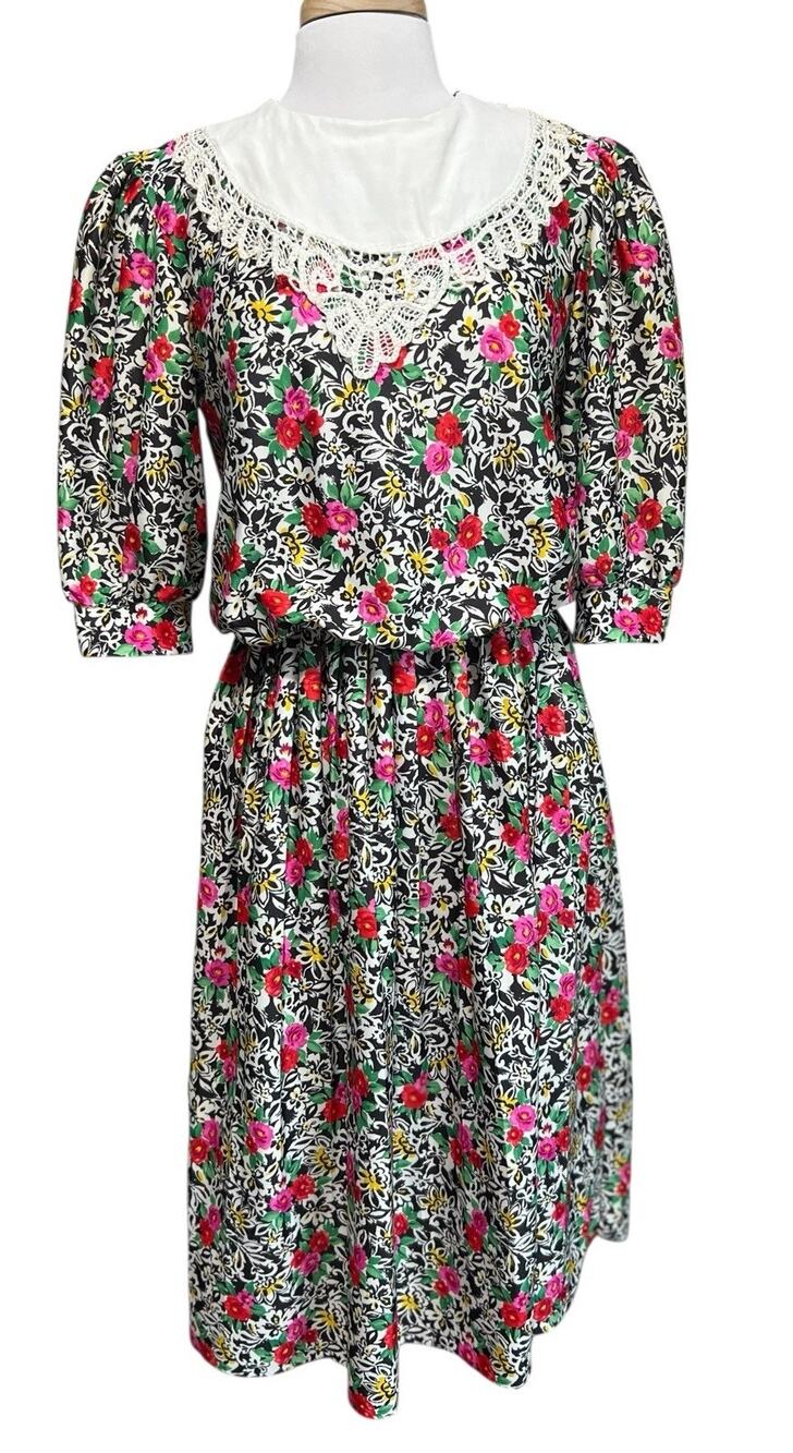 European Connection Dress size 12 Lace Bib Collar 80s Rose Cottagecore Pleated